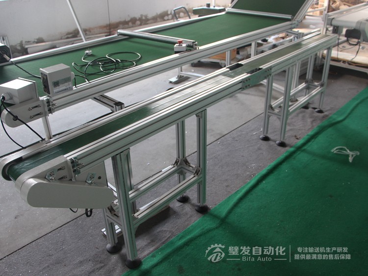 加防跑偏導(dǎo)條中間斷開小型非標(biāo)皮帶輸送機