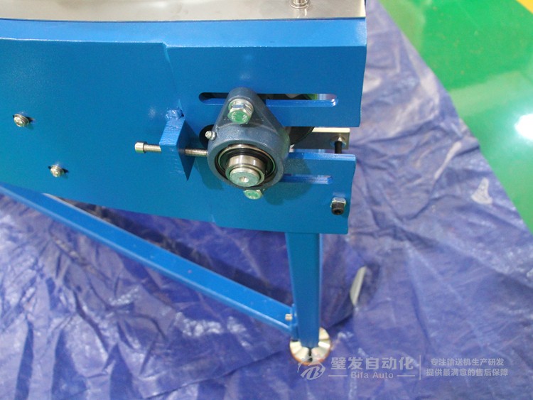 碳鋼藍(lán)色烤漆加擋邊90度皮帶轉(zhuǎn)彎?rùn)C(jī) 碳鋼藍(lán)色烤漆加擋邊90度皮帶轉(zhuǎn)彎?rùn)C(jī)