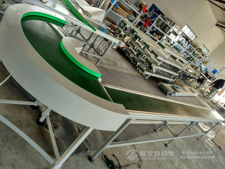 180度轉彎機銜接直線輸送機 180度轉彎機銜接直線輸送機