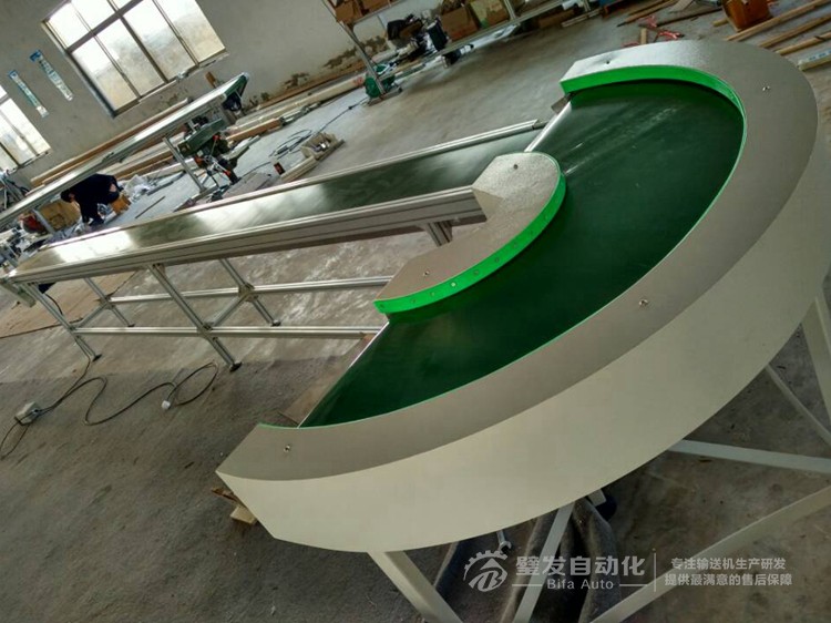 180度轉彎機銜接直線輸送機 180度轉彎機銜接直線輸送機