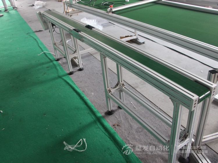 加防跑偏導條中間斷開小型非標皮帶輸送機